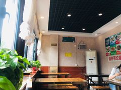 大堂-花儿姐与战哥的美食档
