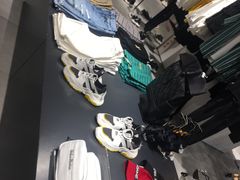 -URBAN REVIVO(欢乐海岸购物中心店)