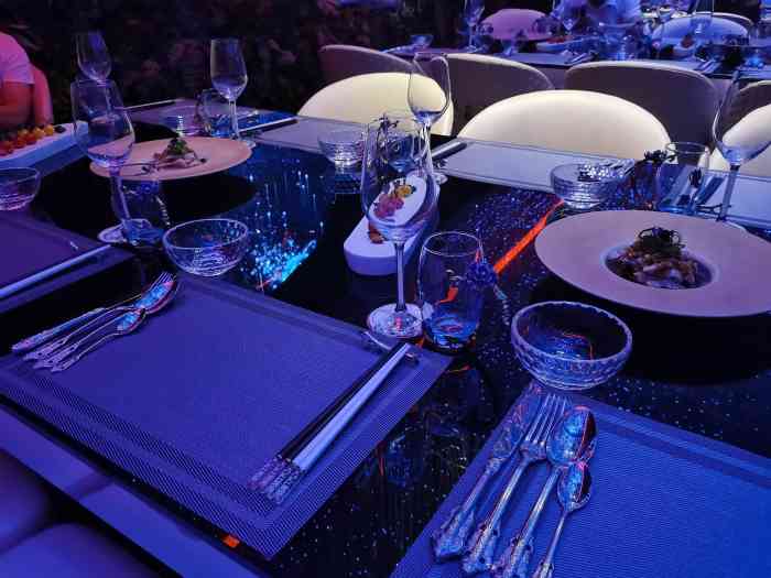 爱秀ktv-"整体来说好的不错的～唱歌的氛围还是可以的.