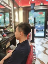 -东方先生国潮男士理发馆