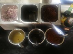 -鸿浩扒猪脚米线