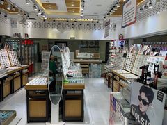 -美式眼镜·授权蔡司.依视路.尼康.豪雅.明月(人民广场店)