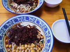 -渝之汇牛肉豌杂面