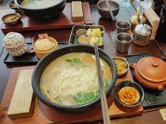 -银米·云南传统过桥米线(双廊黑金冠店)