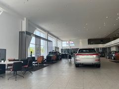 -上海冠松华奥奥迪4S店(张江店)