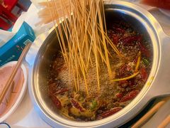 红锅底-铁箭门串串香主题火锅(汇锦城店)