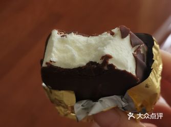 冰淇淋系列： 这个饼子的叫啥我忘了，金色香草味