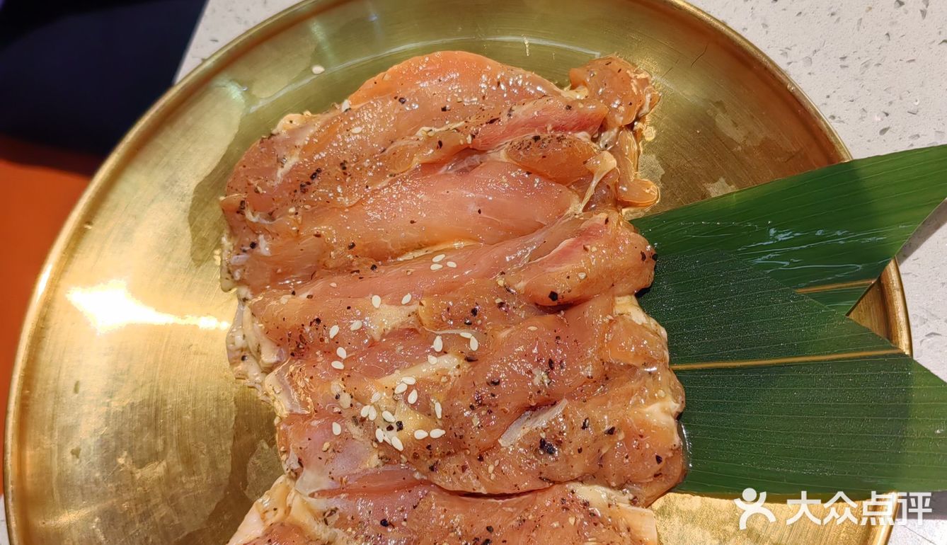 周末就是要和别的人一起吃肉肉呀