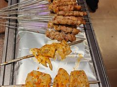-曼听小寨海鲜烧烤·大连辣炒大王(盖州街店)