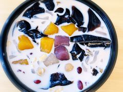 奶茶烧仙草-吉小手•豆花和糖水(卧龙晓城店)