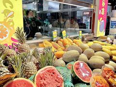 -三亚火车头万人海鲜广场