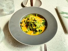 豌豆黄浸豌豆尖-半山腰·云南菜(侨福芳草地店)