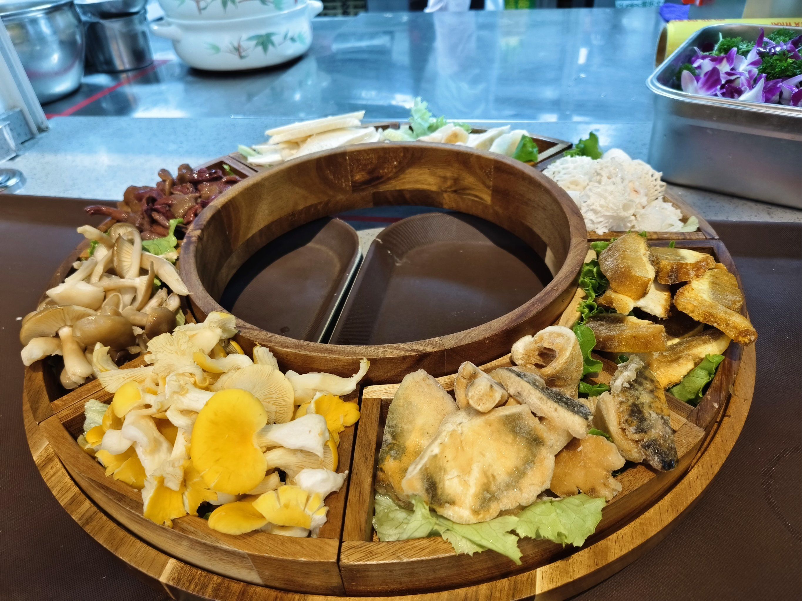 云南特色野生菌火锅