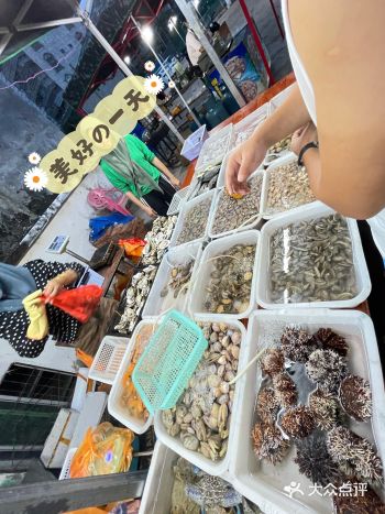 在机场免税店的时候，售货员小姐姐推荐的一家大排档