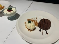 巧克力熔岩蛋糕配冰淇淋-Va Bene贝尼西餐厅