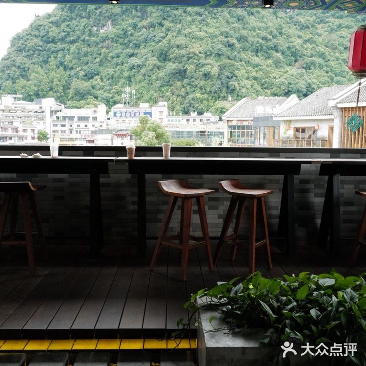 阳朔西街的星巴克