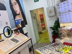 -天空之镜眼镜店蔡司依视路配镜授权零售店(望京颐堤港店)
