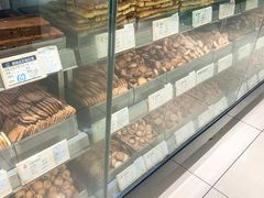 面包甜点陈列柜-上海哈尔滨食品厂(淮海中路店)