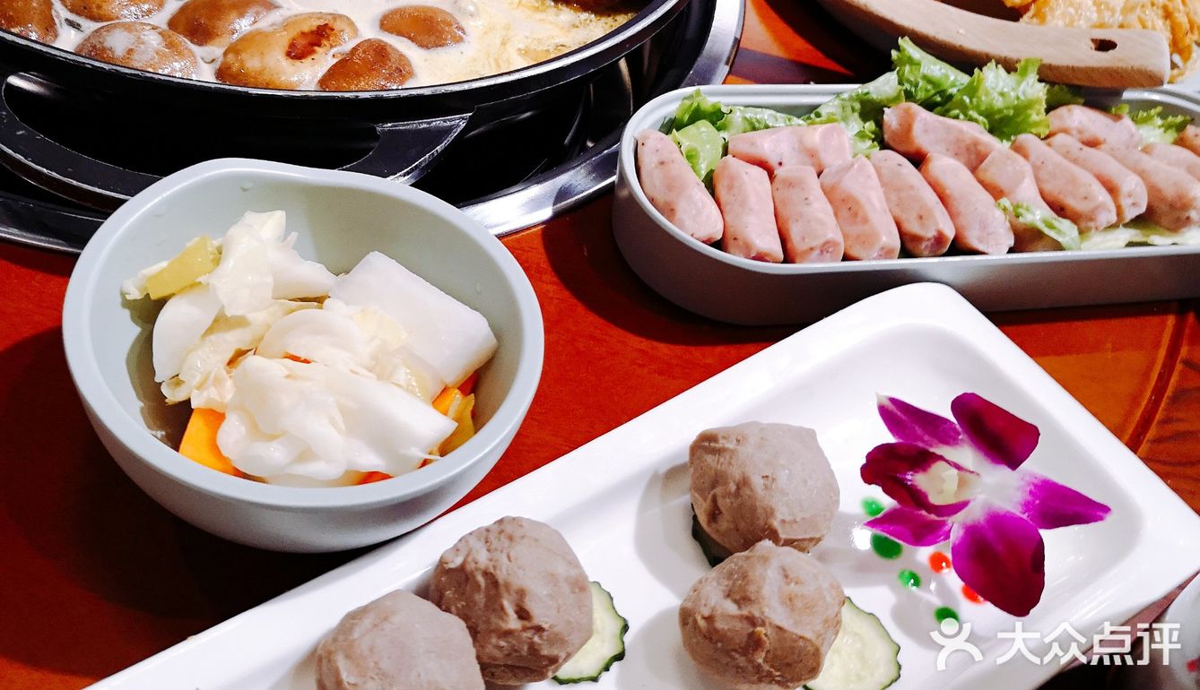 表示这个套餐有点少都没有吃饱，又点了好多吃的