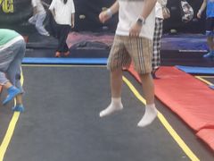 -爱蹦iBOON蹦床运动馆(江汉店)