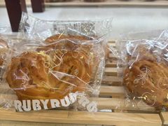 -红宝石·鲜奶小方·海派西点房(南丹店)