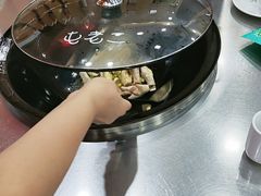 -屯老二农家铁锅炖·行业领军者(梅江店)