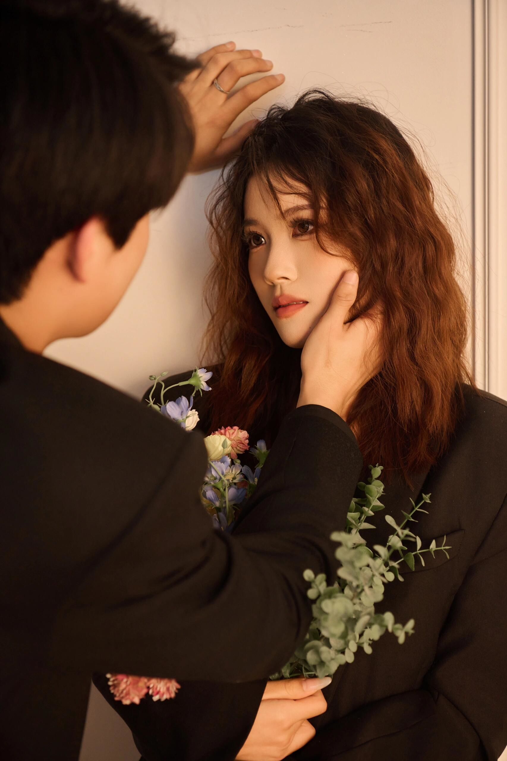 画面
秒变韩剧男女主
越简单的风格越高级#个人写真 #情侣写真