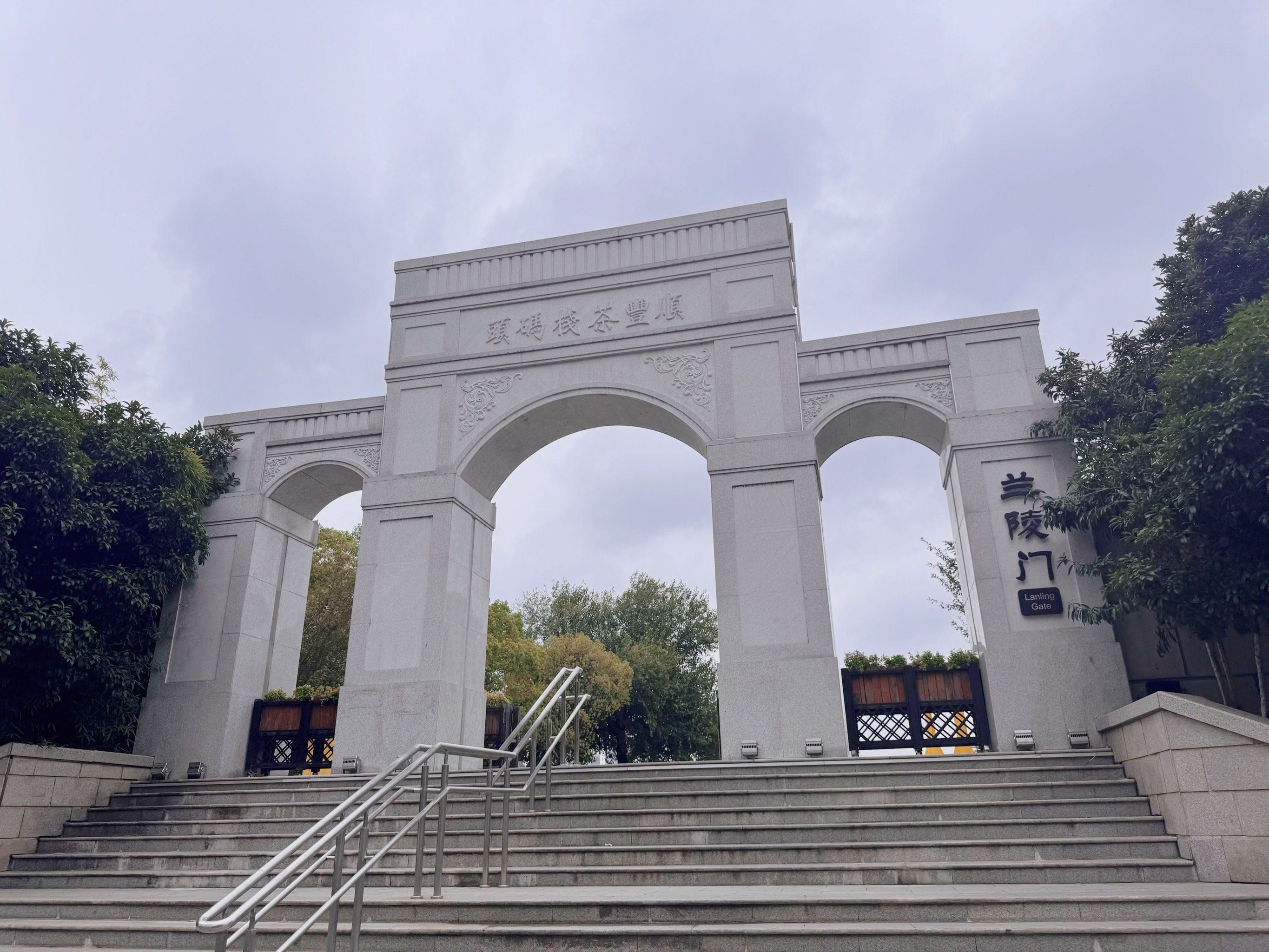 武汉江滩漫步心情好