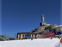 -采薇庄园四季滑雪场