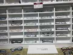 -视野联行眼镜•蔡司•依视路(温江店)