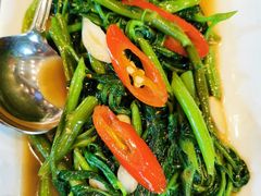 -Chom Cafe and Restaurant