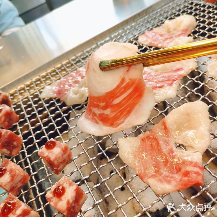 🍣这里的烤肉也太美味了吧