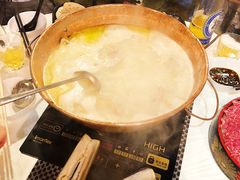 -鲜入围煮花胶鸡海鲜火锅