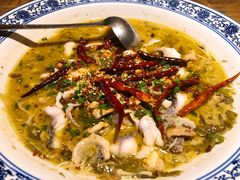 招牌酸菜鱼-老头儿油爆虾(胜利河美食街店)