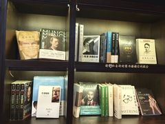 -钟书阁(松江泰晤士小镇店)