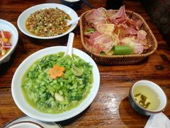 -老滇山寨•云南特色菜•地方菜•民族风情歌舞表演(金碧店)