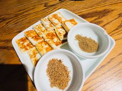 瓦片烤云腿乳饼-一坐一忘云南菜(三里屯店)