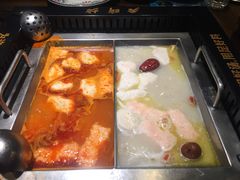 -老牌坊云南鱼豆花火锅(哈西万达店)
