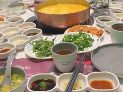 -洪氏嗨捞·广东猪肚鸡·椰子鸡火锅(西咸万象城店)
