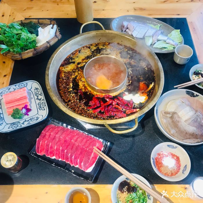 杀牛场传统火锅鸳鸯锅图片