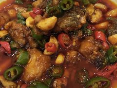 鮰鱼头鱼二吃—红烧-巴陵全鱼席(湖南老字号汴河街店 )