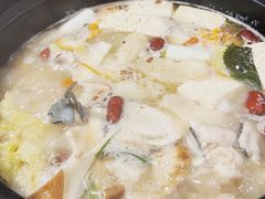 抚仙湖现煮活鱼-中8楼风尚云南菜(颐堤港店)