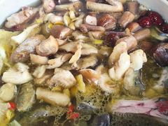 乌鸡野生菌汤-东巴谷野生菌火锅餐厅