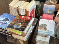 -荒岛书店(黄县路店)