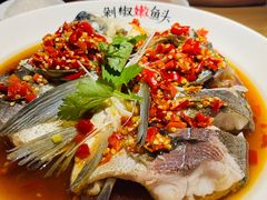 剁椒嫩鱼头-湘阁里辣(沙井华润万家店)
