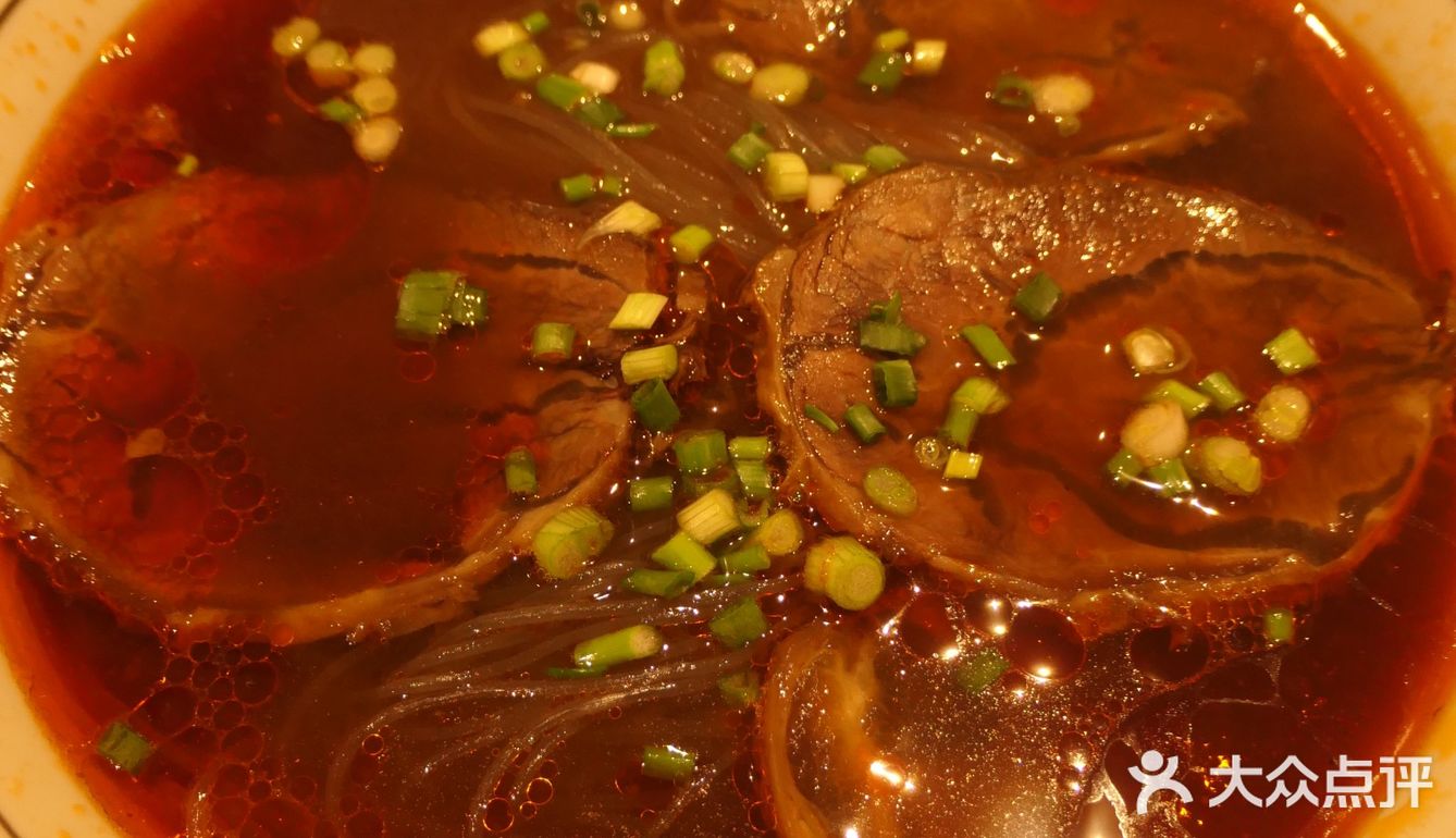 吃到台湾红汤半筋半肉牛肉面🍜，配酸菜才是正宗吃法