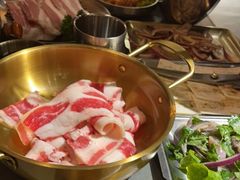 -围炉肉舍•炭烤活鳗•丹东海鲜烤肉(步行街店)