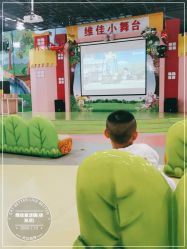 -维佳童话镇演出现场(徐东店)