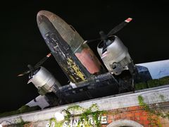 -席娜卡琳火车铁道夜市
