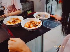 -松树干拌面店